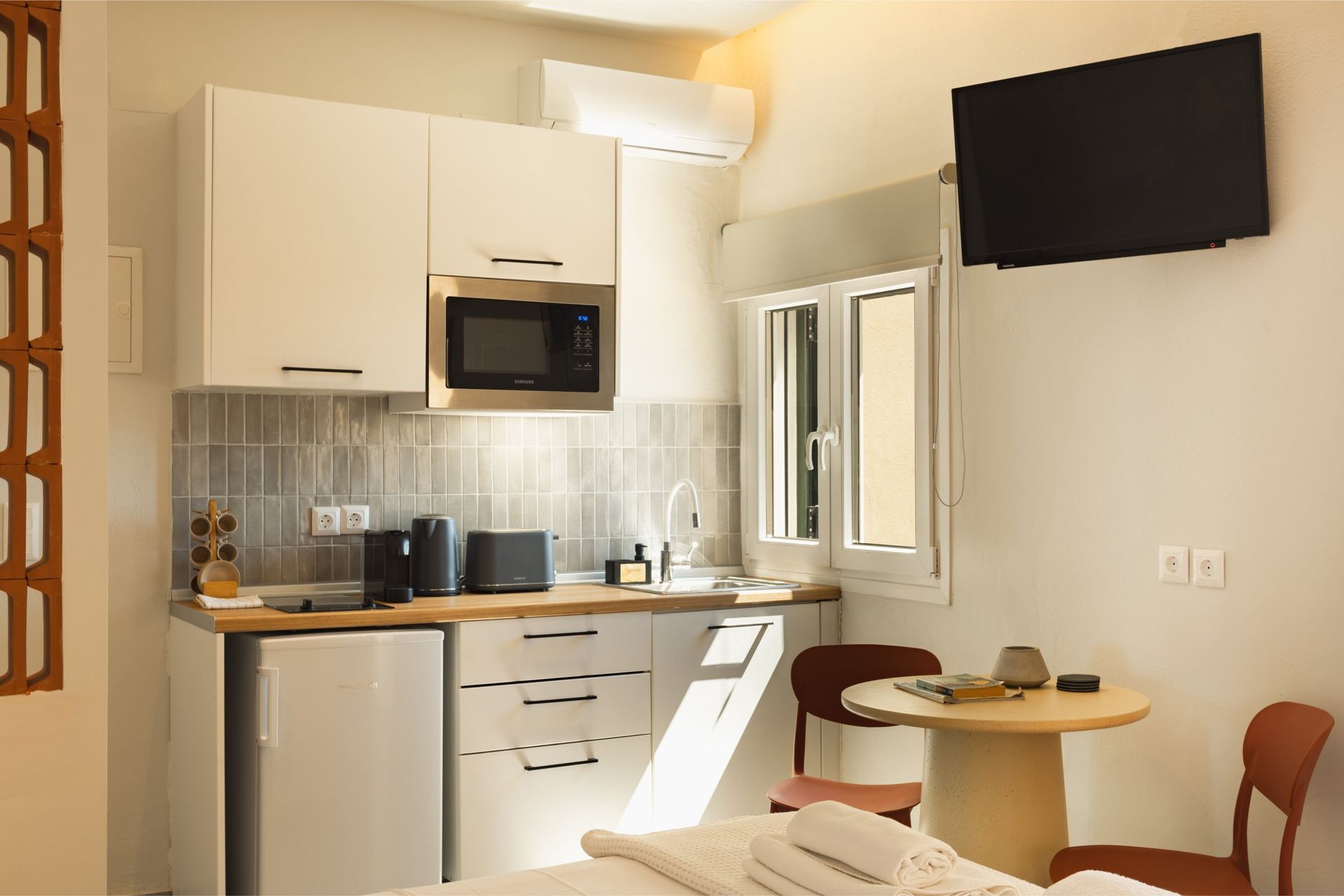 Signature Triple Studio - Image 4 of 10