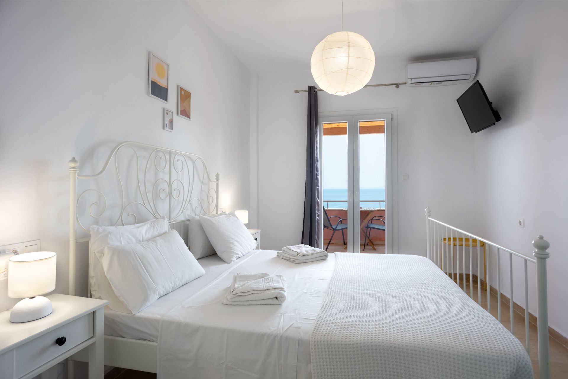 Top Floor Studio Apartment with Balcony and Sea View