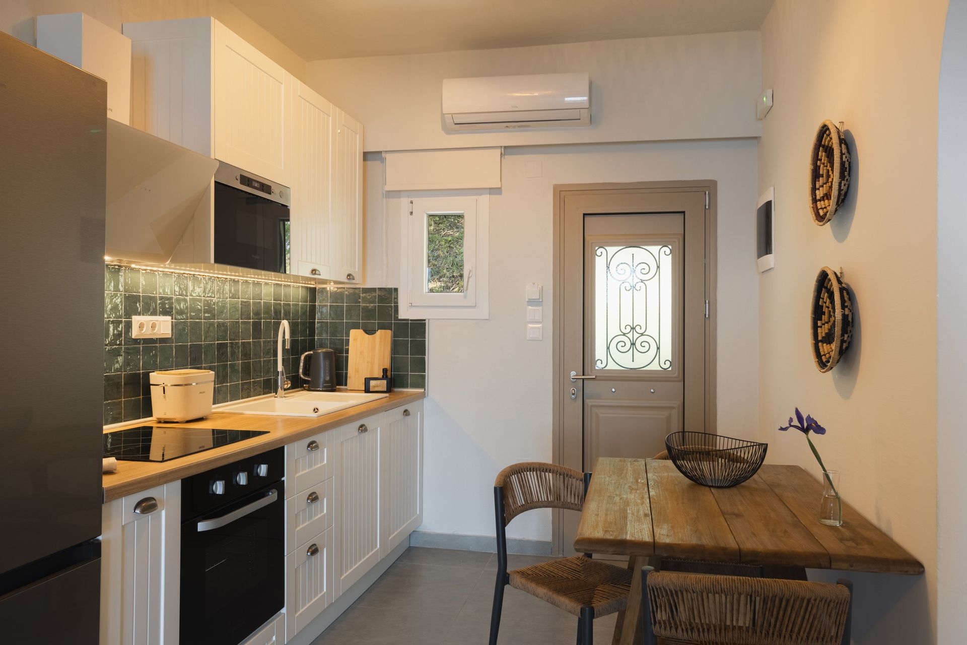 Executive Top Floor Apartment - Image 14 of 25