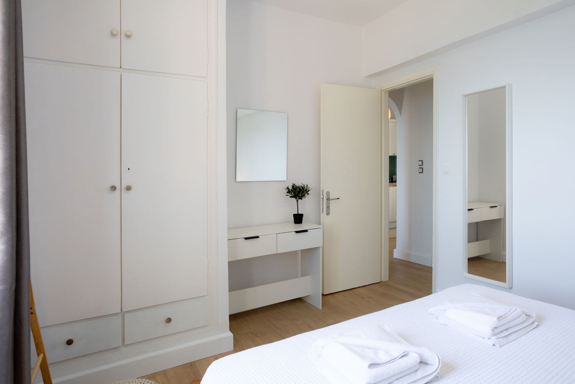 Deluxe Top Floor Apartment - Image 22 of 22